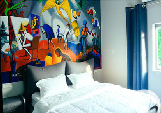 理县对于酒店的墙体彩绘而言更注重哪些方面？